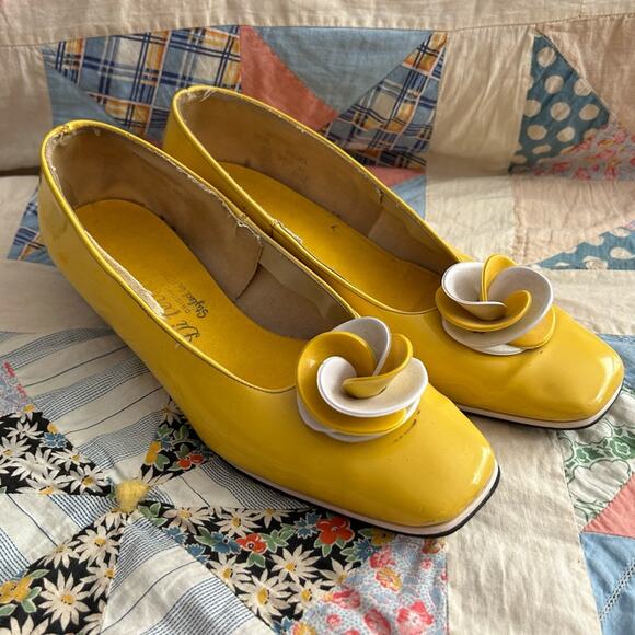 Vintage Shoes - Di Ferlito Originals Yellow & White Patent Heels w Rosettes
